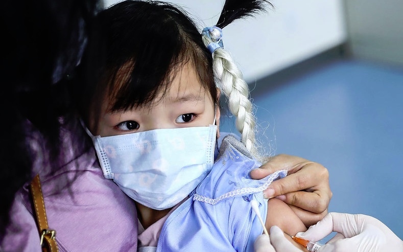 Gần 4% dân số toàn cầu tiêm vaccine, Hàn Quốc kết luận 8 ca tử vong không phải do vaccine